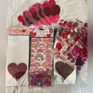 Valentine's Day Heart Treat Bags
(Bin 1)